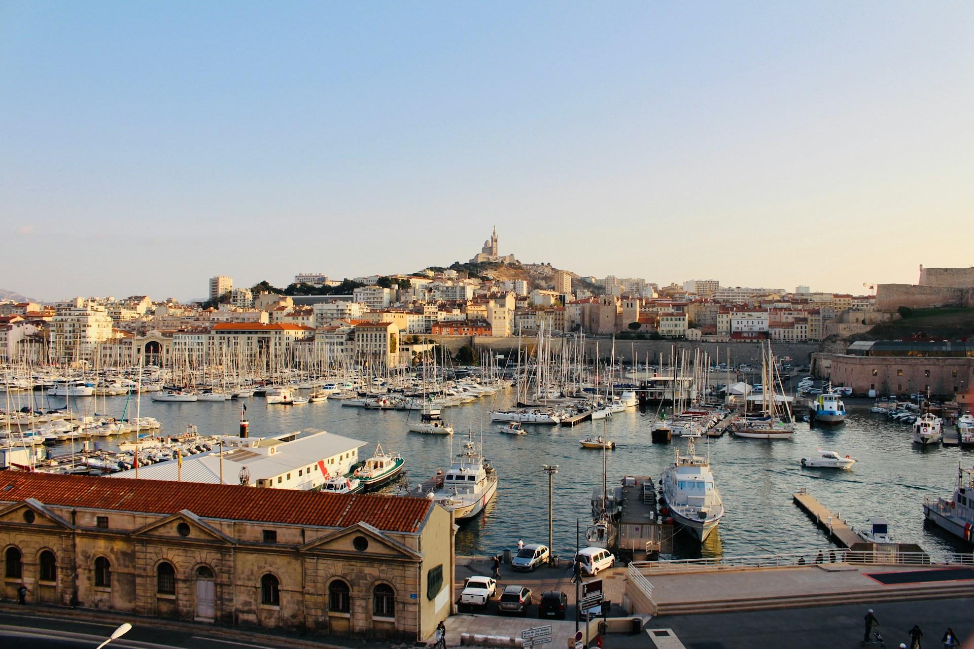 Cruising: why choose Marseille? background